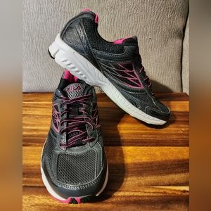 Fila Women's Tennis Shoe Size 8